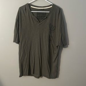 Like new men’s buffalo T-shirt